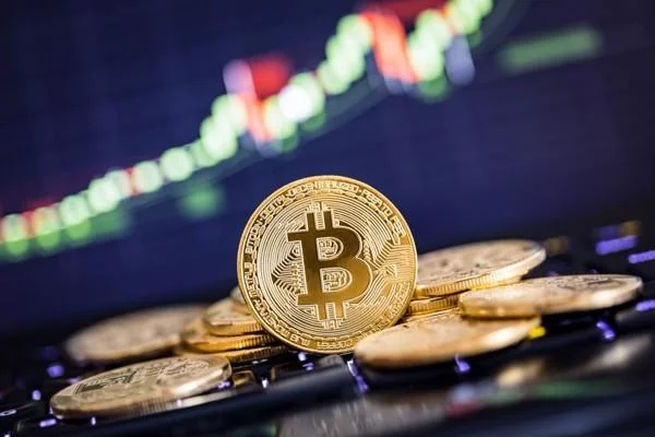 Sự khác biệt giữa Bitcoin và tiền pháp định